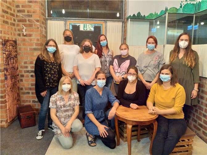 Kniend/sitzende: Melanie Meud – Beisitzerin, Caro Jansen – Kassenführung, Lisa Udersbach – Beisitzerin, Katharina Schmitz – Beisitzerin; stehend: Steffi Glas – Beisitzerin, Magdalena Holzmüller – Beisitzerin, Tina Fischer – 1. Vorsitzende, Vera Matison – Beisitzerin, Sarah Richter – Schriftführerin, Julia Wehlitz – Kassenprüferin, Natalie Schützler – Beisitzerin. Es fehlen: Jessica Knecht – 2. Vorsitzende, Patricia Stock – Kassenprüferin. Foto: privat