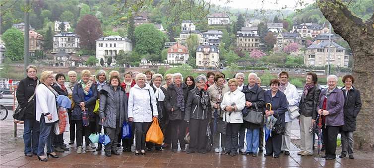 Koblenz. Die diesjährige Tagesfahrt führte den Frauenchor aus Rübenach nach Heidelberg. Zuerst stand eine Stadtführung durch die schöne Altstadt auf dem Programm. Anschließend konnte die Stadt bei einen Spaziergang am Neckar oder einen Einkaufsbummel erkundet werden. Auf dem Rückweg bot den 50 Frauen in Perscheid der“Singenden Wirt“ ein unterhaltsames Programm und gutes Essen an. Auch wenn das Wetter nicht ganz mitspielte, kehrte die Reisegruppe bestens gelaunt wieder nach Rübenach zurück. Privat