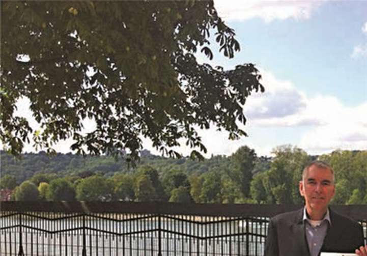 Koblenz. Vor Kurzem überreichten die BBBank-Mitarbeiter der Koblenzer Filiale Sebastian Keßler und Christian Neugebauer einen symbolischen Spendenscheck in Höhe von 500 Euro an die Grundschule Pfaffendorf in Koblenz.Durch diese großzügige Spende der BBBank kann die Schulgemeinschaft der Grundschule Pfaffendorf wieder einen Schritt vorwärtsgehen, um den Kindern noch bessere Lern- und Arbeitsbedingungen zu schaffen.privat