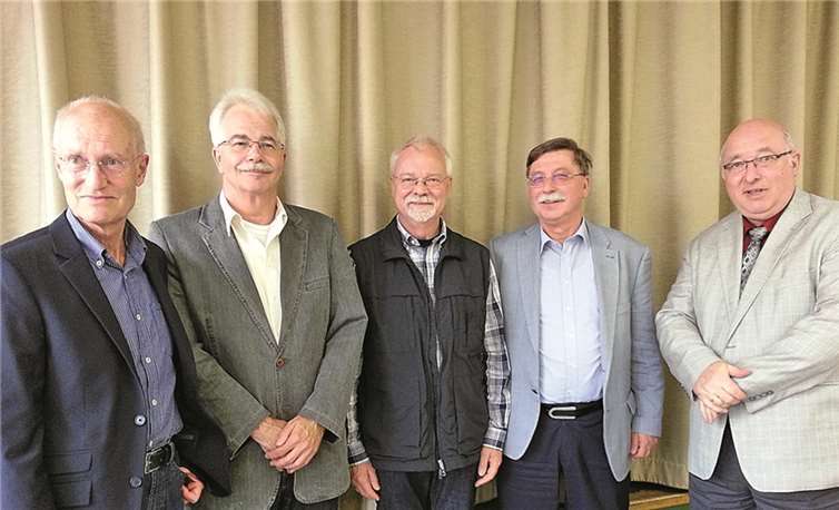 Koblenz. Vorstand des Fördervereins „Mahnmal für die Opfer des Nationalsozialismus in Koblenz“ (v.l.n.r.): Dr. Jürgen Schumacher, Vorsitzender; Eberhard Pförtner, Schriftführer; Bodo Zielinski, Beisitzer; Joachim Hennig, Stellv. Vorsitzender; Alexander Wolff, Schatzmeister. Weiter gewählt wurden in Abwesenheit Dr. Frank Tiedemann und Heribert Heinrich als Beisitzer.privat