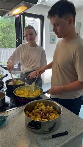 Kochaktion der Grünen Küche am Kurfürst-Salentin-Gymnasium. Foto: Helmut Lorch