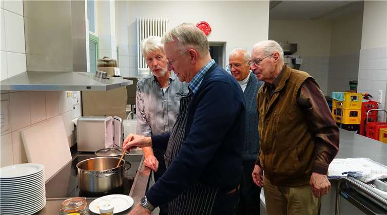Kochen macht auch Männern Freude.Foto: H. Schuhen