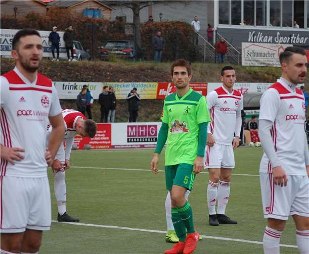 Kodai Stalph (grünes Trikot) markierte bei der SG 2000 Mülheim-Kärlich zwar den 2:1-Anschlusstreffer für die Gäste von der SG Eintracht Mendig/Bell, ein weiteres Tor wollte aber nicht mehr fallen.SK