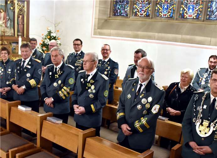 Könige und Repräsanten der Schützen nahmen an der Sonntagsmesse in Hausen teil.
