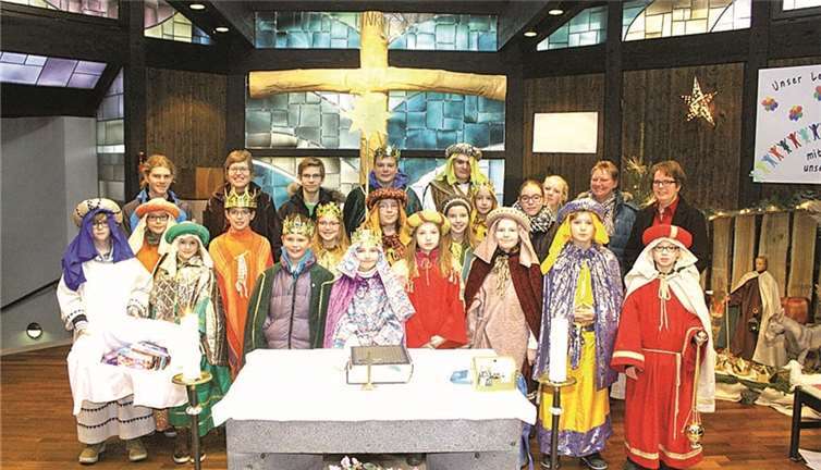 Königlicher Besuch scharte sich beim Hochfest „Epiphanias“ um den Altar in der Kapelle des Christinenstifts. DL