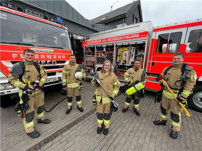 Können künftig als Atemschutzgeräteträger im Einsatz ausrücken: Max Jaikov, Kevin Kaiser, Lisa Fachbach, Joel Bauch und Tommy Gonsior (v.l.). Foto: E. Brüning