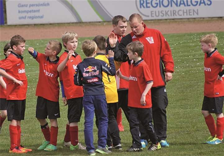 Können mit ihrer Leistung zufrieden sein: Die E2-Jungs vom VfL Rheinbach. privat