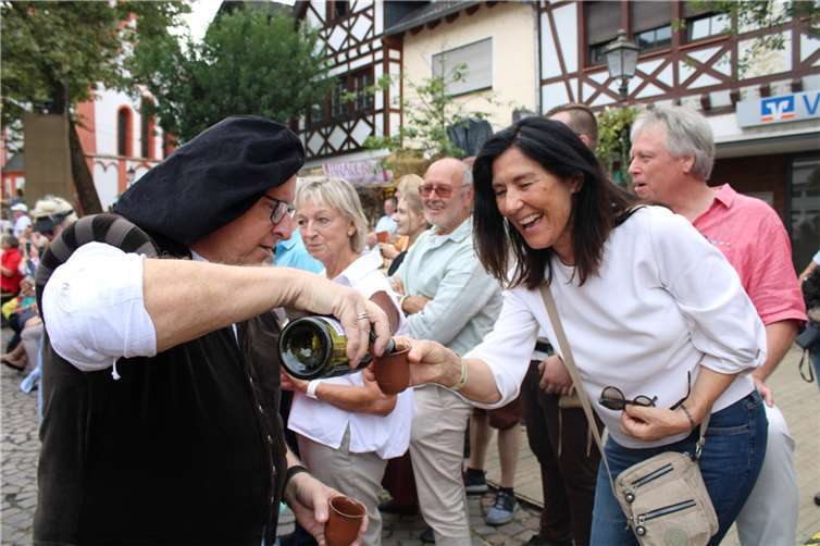Historisches Novum: Felix I. ist Weinkönig von Heimersheim Köstlicher Rebensaft wurde kredenzt.