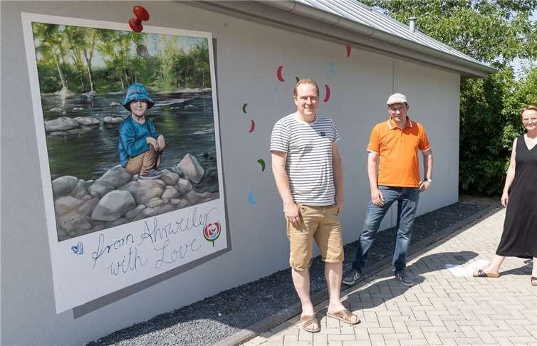 Kolja Senteur, Jörn Kampmann, Ellen Tappe und Ferdi Heuwagen (v.l.n.r.) freuen sich über den künstlerischen Impuls zur Landesgartenschau 2023.Quelle: Landesgartenschau gGmbH