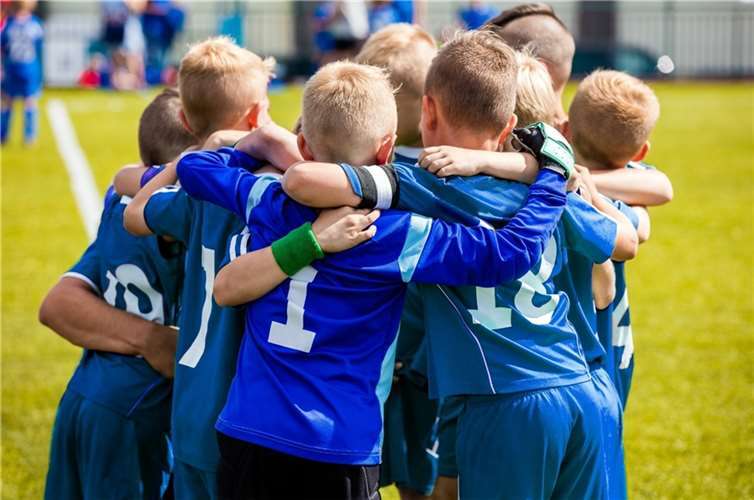 „Komm in unser Team“: Die Bambinis des SV Kripp starten in die neue Saison.  Foto: Marc Göttlicher