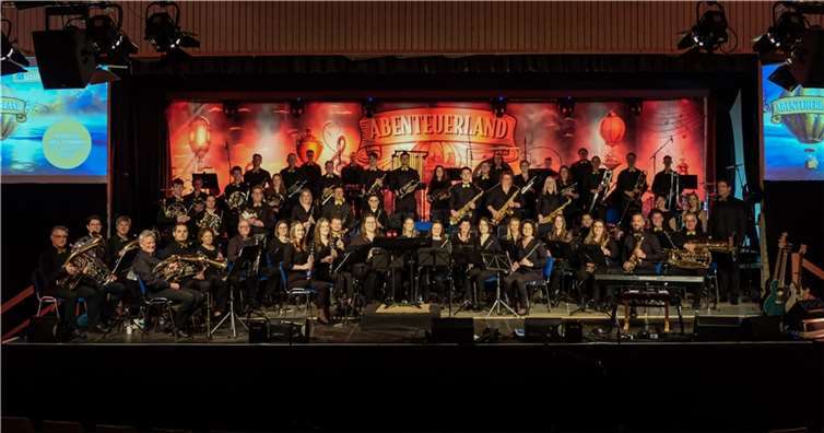 „Komm mit mir ins Abenteuerland“ lautete die Einladung im Intro zu den beiden Konzerten des Musikvereins Löf. Quellen: Musikverein Löf