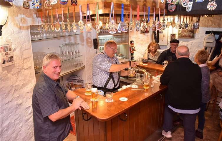 Kommandant und Vorsitzender der Stadtsoldaten Rheinbach versorgte die Gäste mit kühlem Nass.Foto: privat