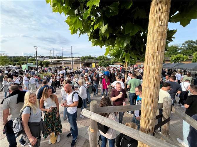 Der „Sundowner“ geht in die nächste Runde Kommen, chillen und einfach nur genießen.