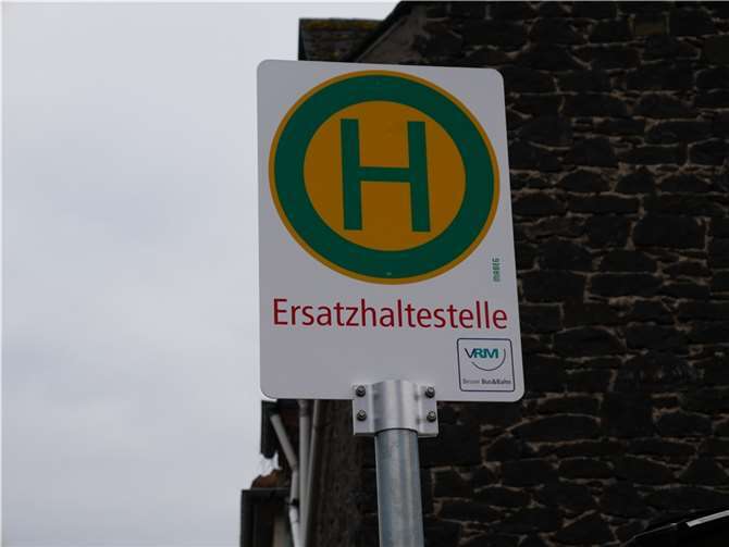 Kommt er, oder kommt er nicht? Diese Frage müssen sich seit dem Fahrplanwechsel vor allem viele Schülerinnen und Schüler stellen. Aber auch weitere anhaltende Anfangsschwierigkeiten führen seit mehreren Wochen zu reichlich Unmut in der Bevölkerung.  Quelle: SPD Mayen-Koblenz