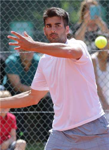 Kommt er oder kommt er nicht? - Vorjahressieger Benjamin Hassan. Wolfgang Heil