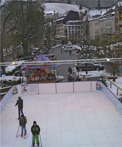 Kommt es beim Cochemer Adventszauber 2013 zur erneuten Bereitstellung der Eislaufbahn? Befürworter und Kritiker halten sich derzeit die Waage. Archiv