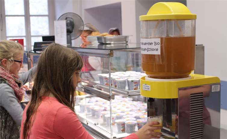 Kommt gut an: der Apfelsaft aus den „hauseigenen“ Äpfeln. Stefan Reifferscheid