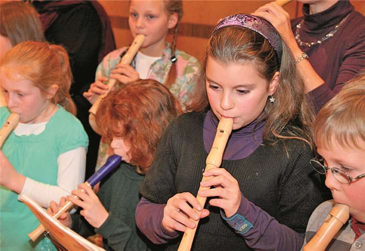 Kommt und lasst euch hören: Die Schülerinnen und Schüler der Kreismusikschule präsentieren am 13. Dezember im Historischen Rathaus, was sie gelernt haben.KMS