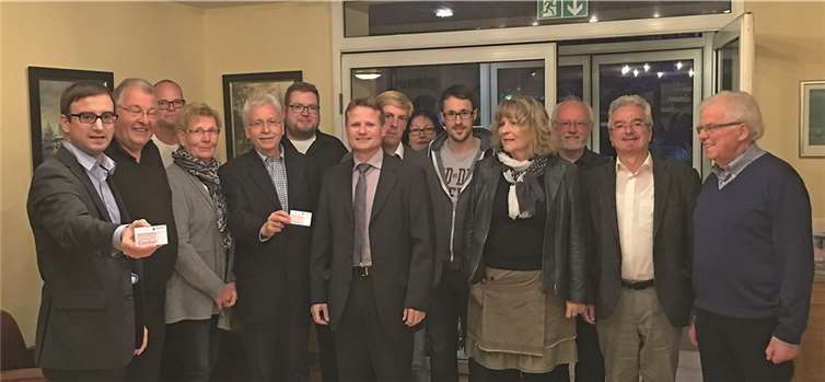 Kommunalpolitiker der SPD mit dem Referenten Birger Hartnuss (Mitte). privat