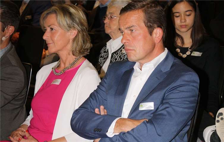 Kommunikationstrainerin Vera Linnenweber und Dr. Peter Achten waren als Gastreferenten eingeladen und sprachen aktuelle Themen an.