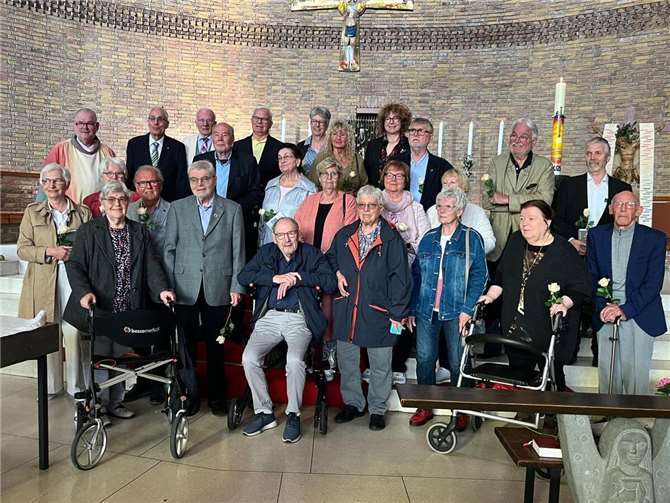 Kommunionjubilare der Jahrgänge 50, 60, 65, 70, 75 und 80. Foto: privat