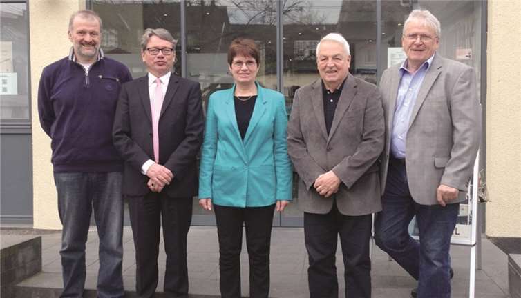 Komplett ist der Vorstand der Bürgerstiftung „Willy-Brandt-Forum“ (von links): Beisitzer Ulrich Runkel, Vorsitzender Christoph Charlier, Beisitzerin Christine Röhling, stellvertretender Vorsitzer Rudolf Barth, Geschäftsführer Rudolf Rupperath.privat