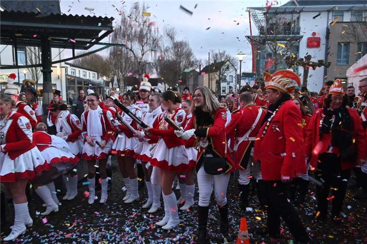 Konfetti-Kanonen durften nicht fehlen.  Fotos: SK