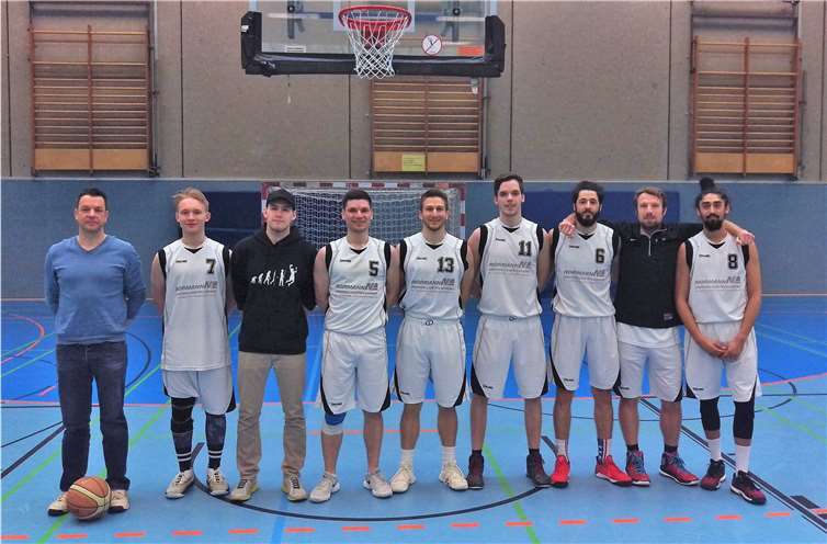 Konnten mit der Vizemeisterschaft überzeugen: Trainer Mike Staudt, Ole Walczyk, Bastian Wirges (verletzt), Sebastian Leisen, Hendrik Steigerwald, Dominik Hahn, Ahmad Barnieh, David Wimmer und Emrah Kryeziu. Es fehlten: Joshua Hehl, Markus Hock, Mario Hahn, Felix Christiansen, Marius Winnen, Ignace Ruziga. privat