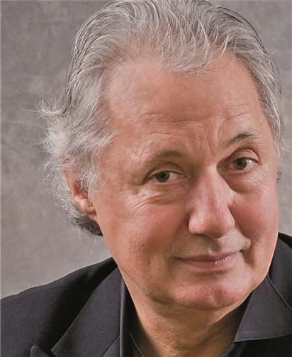 Konrad Beikircher erfreut einmal mehr die Kabarettliebhaber.Juergen Bindrim