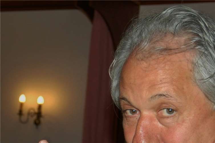 Konrad Beikircher kommt in die Jahnhalle.Privat