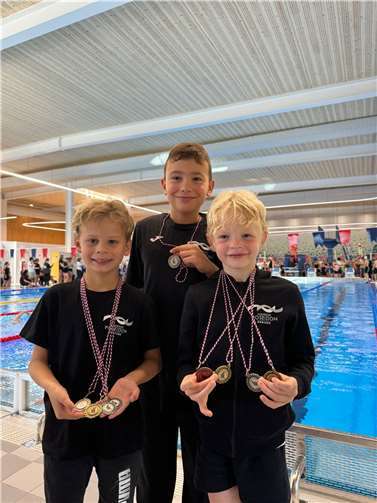 Konrad Seuss (li.), Filip Glura und Frederik Keweloh (re.) haben sich in den letzten Monaten intensiv auf diesen Moment vorbereitet. Foto: Martin Sakalla, SC Poseidon Koblenz