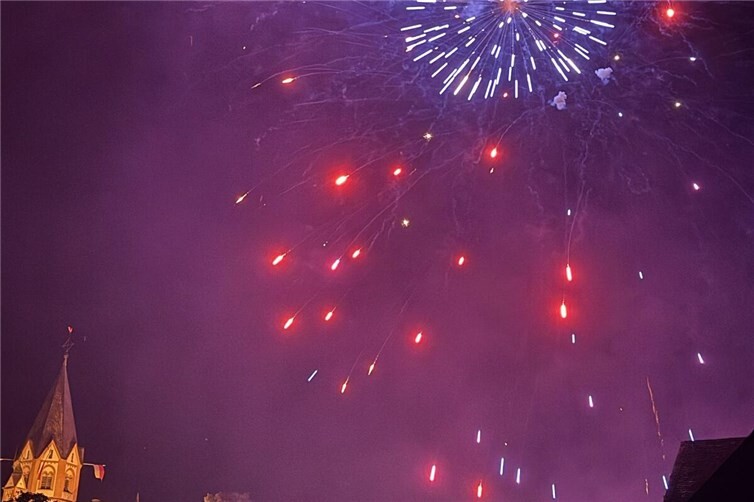 Kontinuierliche Grundsatzdebatten über bereits entschiedene Fragen wie ein Drohnenfeuerwerk zur Sinziger Kirmes können den Eindruck erwecken, politische Entscheidungen seien grundsätzlich nicht belastbar.