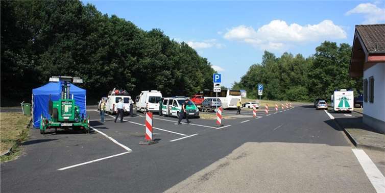 Kontrollstelle am Rastplatz „Sessenhausen“. Fotos: Polizei