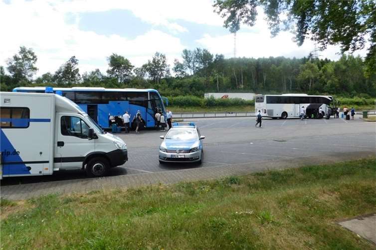 Kontrollstelle der Polizei am Rastplatz Montabaur. Fotos: Polizei