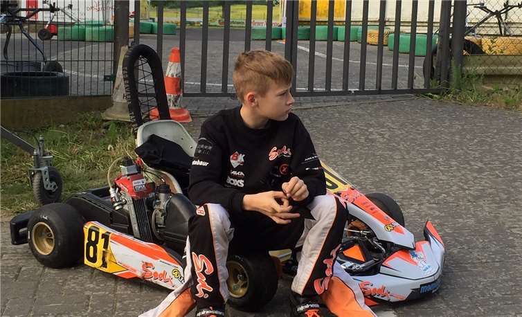 Konzentration vor dem Rennen: Der 11-jährige Enrico Förderer ist zwar schon etliche Male angetreten, doch jeder Wettkampf ist wieder Anspannung pur. Fotos: Privat