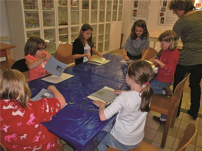 Konzentriert arbeiten die Kinder beim Workshop.Stadt Meckenheim