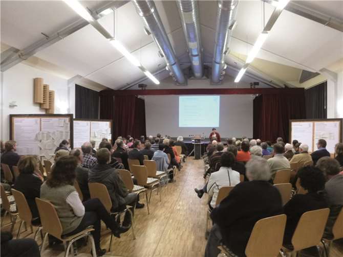 Konzentriert hörten die Teilnehmer den Ausführungen der Vortragenden zu.