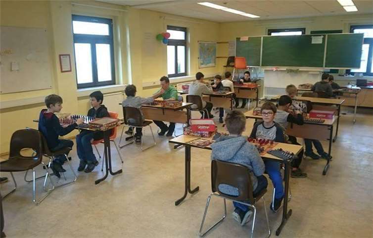 Konzentriert und mit viel Freude wurde Stratego gespielt.  Privat