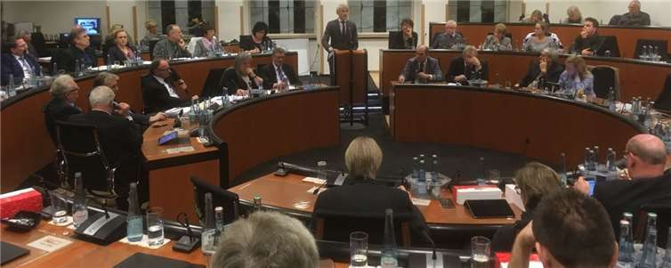 Konzentrierte Aufmerksamkeit bei den Ausführungen Marc Rulands zum Haushalt 2018. Privat