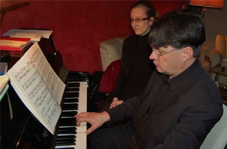 Konzert-Pianist und -Organist Sven Scheuren präsentierte den Gästen ein grandioses musikalisches Erlebnis rund um den großen Johann Sebastian Bach. Fotos: FA