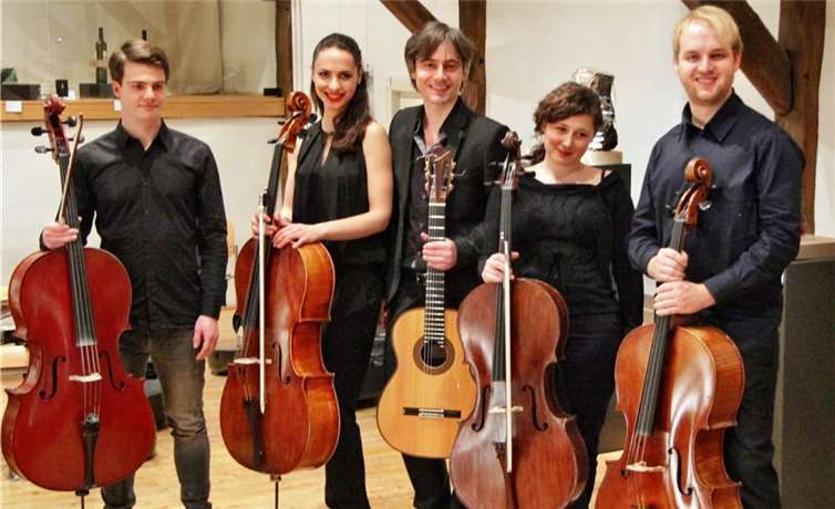 Konzert mit dem "Kölner Klassik Ensemble" im Himmeroder Hof in Rheinbach (von links: Jonas Gaube, Lena Kravets, Tobias Kassung, Jola Shkodrani und Bernhard Rath).Stein