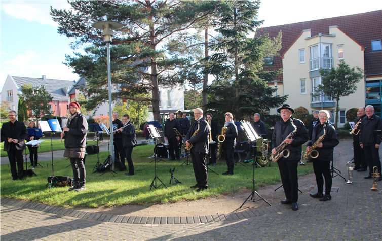 Konzert vor dem Evangelischen Altenzentrum „Haus am Römerkanal".