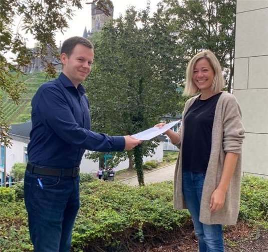 Kooperationsvertrag in neuen Händen: Stefanie Schmitz (HWK) und Martin Schmitt (RS plus Cochem) freuen sich über die besiegelte Zusammenarbeit (v.r.n.l.).Foto: Realschule plus Cochem