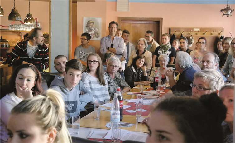 Koordinator Christian Hehl war positiv überrascht von der großen Teilnehmerzahl beim ersten Informationsabend der Initiative „Fremde werden Freunde“. privat