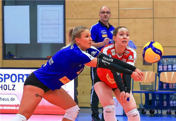 Koordinierte Abwehr (Maike Henning und Anna Church) wird in Schwerin besonders wichtig sein. Fotos:Tobias Jenatschek