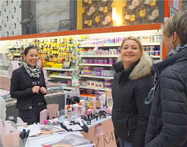 Kosmetik und Pflegeprodukte präsentierte diese Ausstellerin.