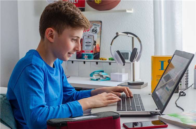 Kostenlose Online-Crashkurse helfen Schülerinnen und Schülern versäumten Stoff aus der Homeschooling-Zeit aufzuholen. Foto: Studienkreis