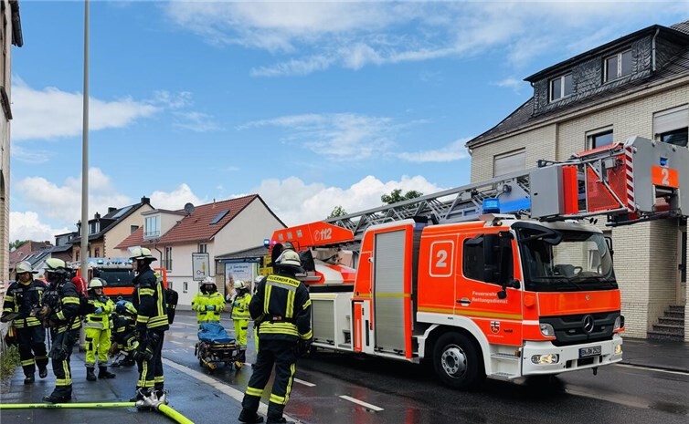 Kräfte an der Einsatzstelle. Foto: Feuerwehr und Rettungsdienst Bonn