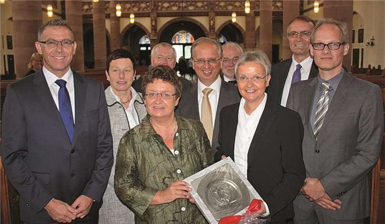 Krankenhausoberin Therese Schneider und Generaloberin Edith-Maria Magar im Kreise der hochrangigen Gratulanten.FF