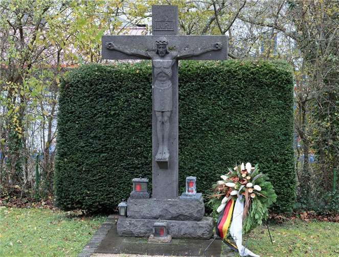 Kranzniederlegung des Volksbundes Deutsche Kriegsgräberfürsorge.